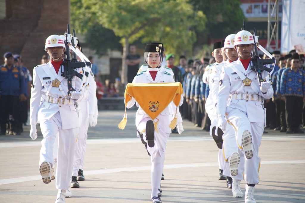 Wabup Syaefudin Pimpin Upacara Penurunan Bendera HUT RI ke-80 Dengan Khidmat 1 IMG 20250817 WA0105