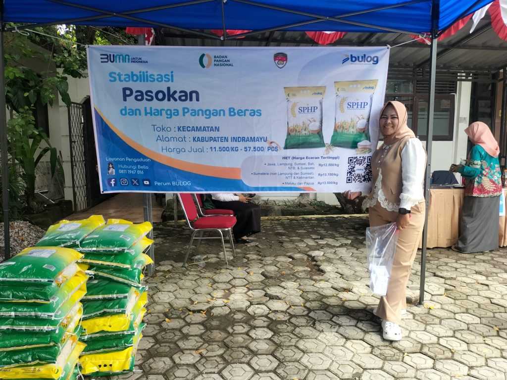 Kembali Bulog Salurkan 2 Ton Beras SPHP, Warga Kecamatan Indramayu Sambut "Gembira" 2 IMG20250820104747