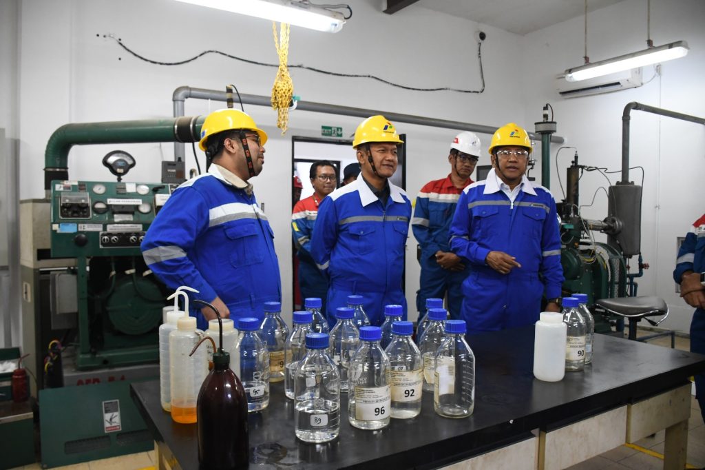 Kunjungan Kerja Spesifik Tim Komisi XII DPR RI Bersama Komite BPH Migas,ke Pertamina Patra Niaga Balongan Tinjau Keandalan Kilang dan Alat Penguji Kualitas BBM 1 IMG 20260920 WA0005